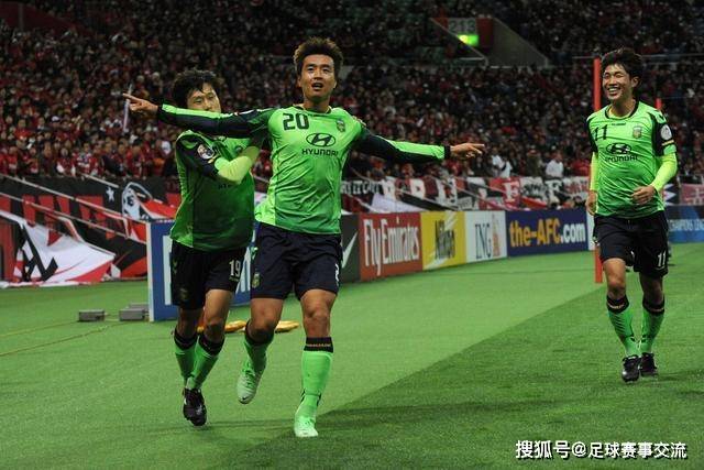 Gucci首度推出“中国制造”运动鞋，售价7050元